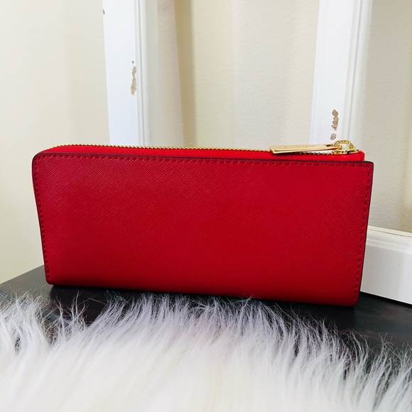 Michael Kors Jet Set Travel Large Three Quarter Zip Wallet - Picture 3 of 14